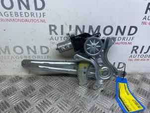 Begagnade Fönstermekanism för bakre dörr, 4-dörrars, höger Suzuki Swift (ZA/ZC/ZD) 1.2 16V Pris € 24,20 Inklusive moms erbjuds av Autodemontage Rijnmond BV