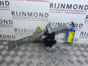 Gebruikte Ruitmechaniek 4Deurs links-voor Renault Clio IV (5R) 0.9 Energy TCE 90 12V Prijs € 24,20 Inclusief btw aangeboden door Autodemontage Rijnmond BV