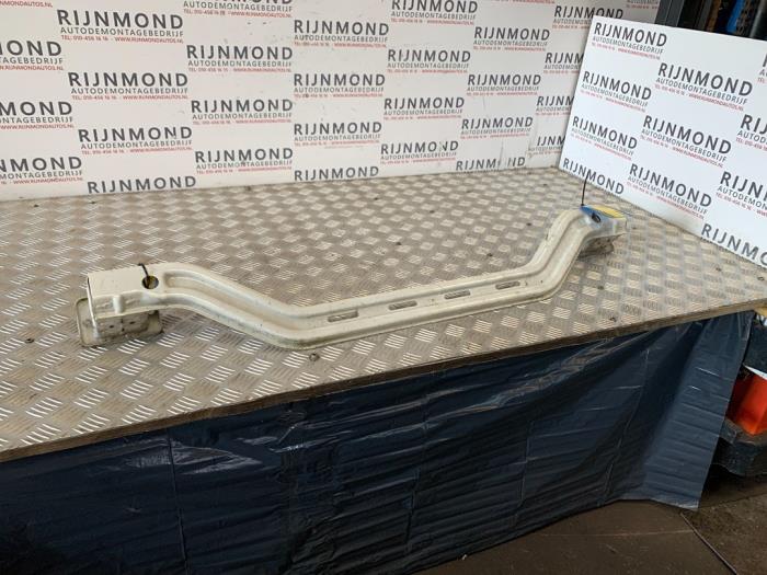 Bumperframe achter van een Suzuki Alto 1.0 12V 2013