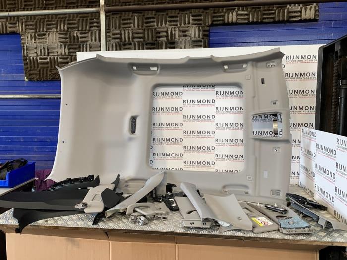 Hemelbekleding van een BMW 1 serie (F40) 118i 1.5 TwinPower 12V 2021