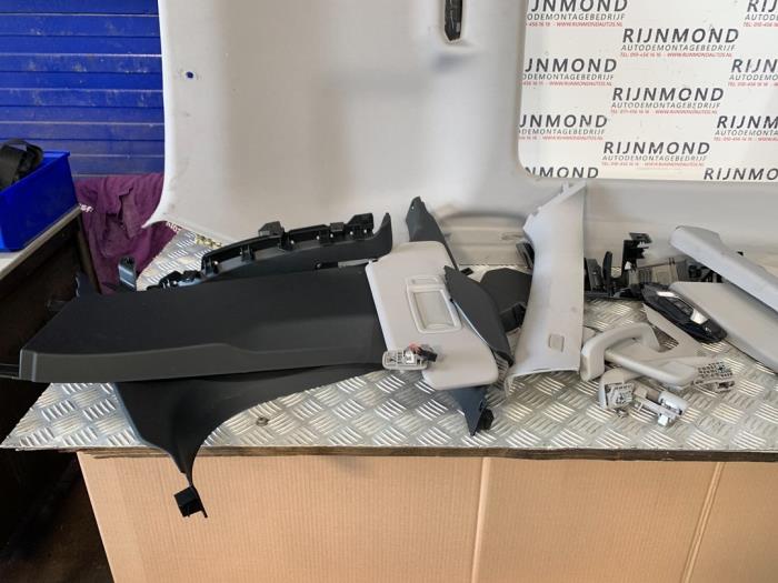 Hemelbekleding van een BMW 1 serie (F40) 118i 1.5 TwinPower 12V 2021