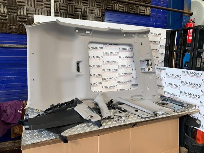 Hemelbekleding van een BMW 1 serie (F40) 118i 1.5 TwinPower 12V 2021