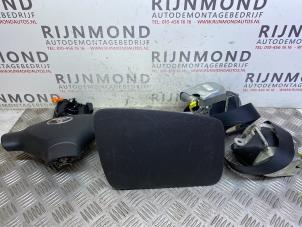 Begagnade Airbagset + modul Toyota Aygo (B10) 1.0 12V VVT-i Pris € 200,00 Marginaltabell erbjuds av Autodemontage Rijnmond BV