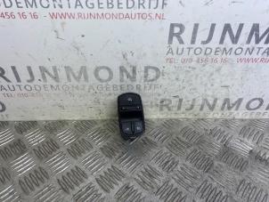 Używane Przelacznik elektrycznej szyby Opel Corsa E 1.4 16V Cena na żądanie oferowane przez Autodemontage Rijnmond BV