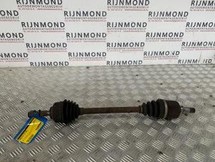 Gebruikte Cardanas links-voor (VWA) Peugeot 207/207+ (WA/WC/WM) 1.4 16V Prijs € 30,00 Margeregeling aangeboden door Autodemontage Rijnmond BV