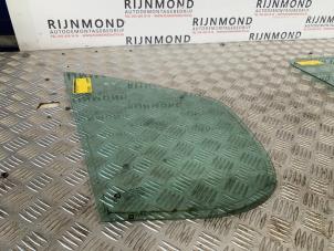 Begagnade Extra fönster, 2-dörrars, höger fram Opel Vivaro 1.9 DI Pris € 50,00 Marginaltabell erbjuds av Autodemontage Rijnmond BV