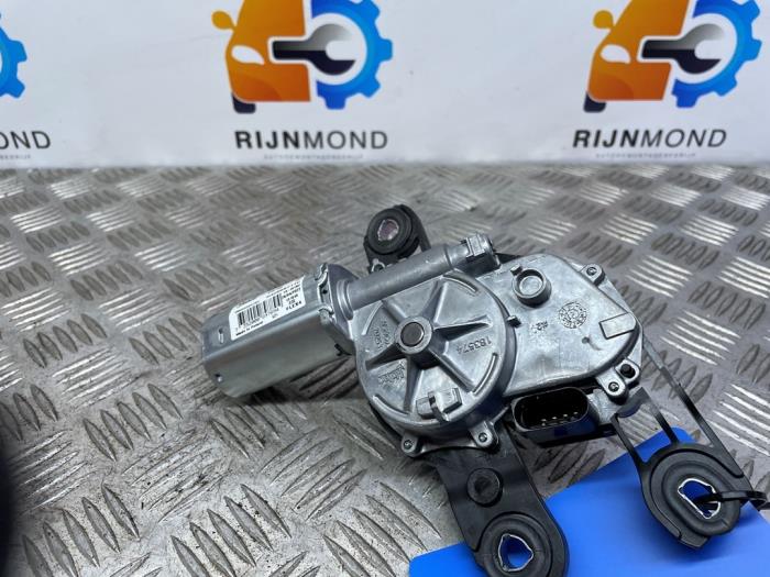 Bakre torkarmotor från en Volkswagen Polo VI (AW1) 1.0 MPI 12V 2022