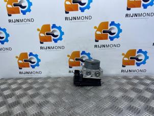 Używane Pompa ABS Mercedes C (W205) C-220 2.2 CDI BlueTEC, C-220 d 16V Cena € 242,00 Z VAT oferowane przez Autodemontage Rijnmond BV