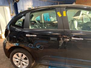 Używane Drzwi prawe tylne wersja 4-drzwiowa Citroen C3 (SC) 1.0 Vti 68 12V Cena € 242,00 Z VAT oferowane przez Autodemontage Rijnmond BV