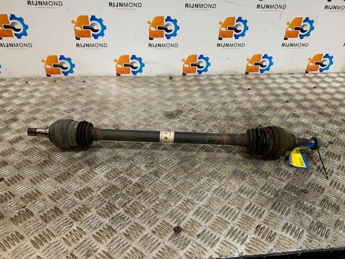 Drivaxel, höger bak från en Mercedes-AMG GLA AMG (156.9) 2.0 45 AMG Turbo 16V 2019