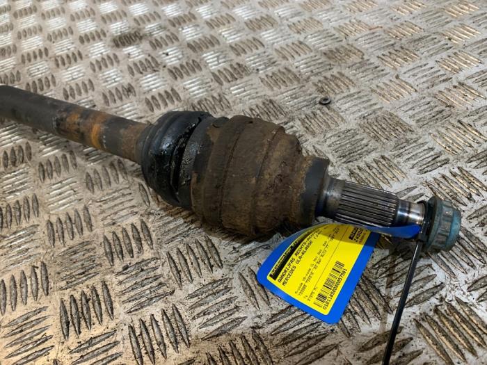 Drivaxel, höger bak från en Mercedes-AMG GLA AMG (156.9) 2.0 45 AMG Turbo 16V 2019