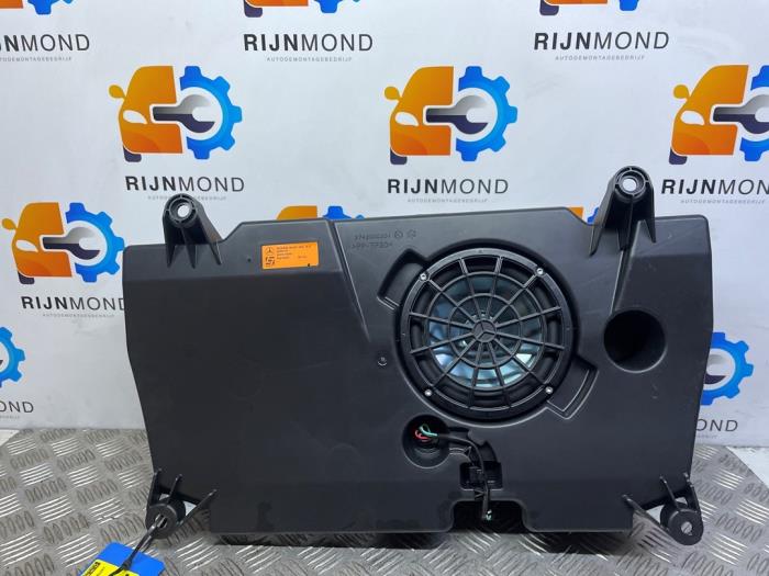 Bashögtalare från en Mercedes-AMG GLA AMG (156.9) 2.0 45 AMG Turbo 16V 2019