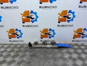 Begagnade Bränsleinsprutningsmunstycke Ford Transit Courier 1.0 Ti-VCT EcoBoost 12V Pris € 48,40 Inklusive moms erbjuds av Autodemontage Rijnmond BV