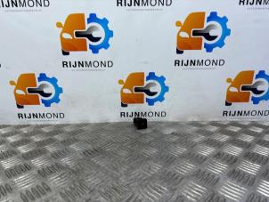 Gebruikte Paniekverlichtings Schakelaar Renault Kadjar (RFEH) 1.2 Energy TCE 130 Prijs op aanvraag aangeboden door Autodemontage Rijnmond BV