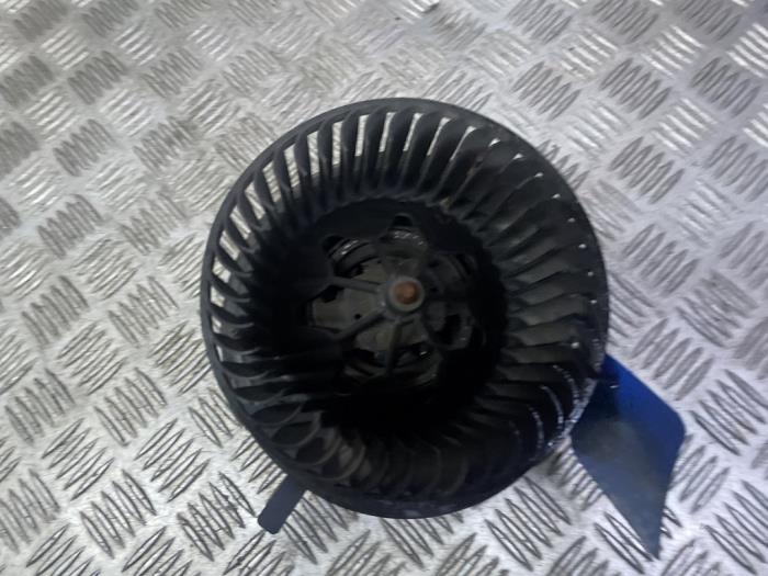 Kachel Ventilatiemotor van een Skoda Octavia Combi (1Z5) 2.0 Turbo FSI 16V RS 2010