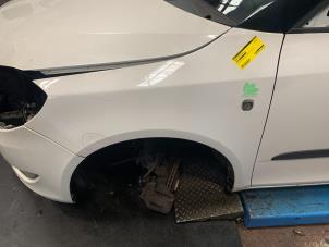 Gebruikte Scherm links-voor Skoda Fabia II Combi 1.2 TDI 12V Greenline Prijs € 125,00 Margeregeling aangeboden door Autodemontage Rijnmond BV