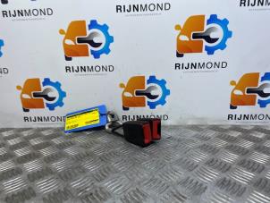 Używane Wtyk pasa bezpieczenstwa srodek tyl Skoda Fabia II Combi 1.2 TDI 12V Greenline Cena na żądanie oferowane przez Autodemontage Rijnmond BV