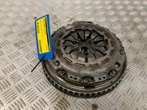 Begagnade Tvåmassesvänghjul Nissan Qashqai (J11) 1.3 DIG-T 140 16V Pris på förfrågan erbjuds av Autodemontage Rijnmond BV