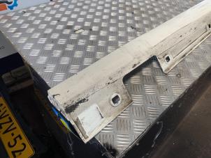 Gebruikte Zijskirt links Mercedes A (W176) 1.6 A-180 16V Prijs € 78,65 Inclusief btw aangeboden door Autodemontage Rijnmond BV