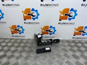 Begagnade Tändningslås + nyckel Opel Corsa E 1.4 16V Pris på förfrågan erbjuds av Autodemontage Rijnmond BV