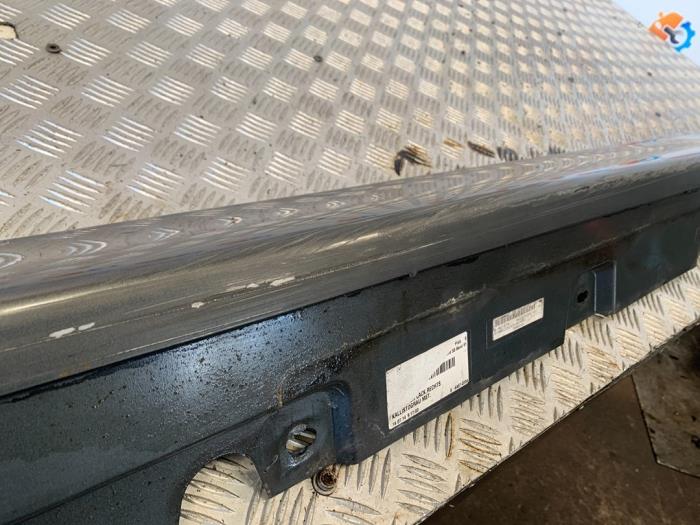 Sideskirt rechts van een BMW 5 serie (F10) 518d 16V 2014