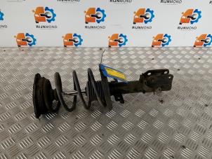 Begagnade Stötdämpare, höger fram Renault Megane III Grandtour (KZ) 1.4 16V TCe 130 Pris på förfrågan erbjuds av Autodemontage Rijnmond BV