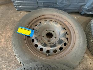 Gebruikte Velg + Band Mercedes Citan (415.6) 1.5 109 CDI Prijs € 40,00 Margeregeling aangeboden door Autodemontage Rijnmond BV