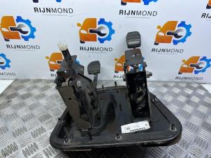 Begagnade Set med pedaler Renault Master II (FD/HD) 2.5 dCi 16V 100 Pris på förfrågan erbjuds av Autodemontage Rijnmond BV