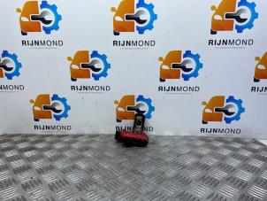 Begagnade Säkringsbox Mazda CX-3 (DJ/DK) 2.0 SkyActiv-G 120 Pris € 72,60 Inklusive moms erbjuds av Autodemontage Rijnmond BV