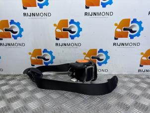 Begagnade Främre säkerhetsbälte, vänster Mercedes CLA (117.3) 1.6 CLA-180 16V Pris € 151,25 Inklusive moms erbjuds av Autodemontage Rijnmond BV