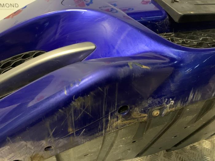 Främre stötfångare från en Jaguar XE 2.0d 180 16V 2016