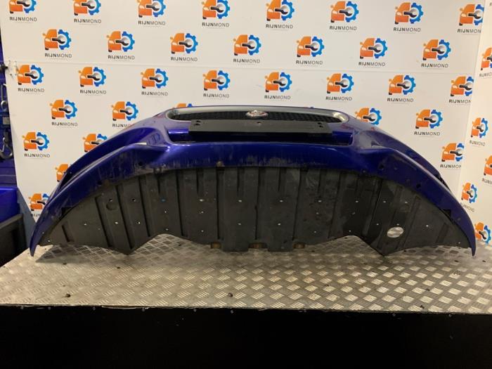 Främre stötfångare från en Jaguar XE 2.0d 180 16V 2016