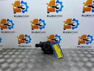 Gebruikte Thermostaathuis Mercedes A (177.0) 2.0 A-35 AMG Turbo 16V 4Matic Prijs € 70,00 Margeregeling aangeboden door Autodemontage Rijnmond BV