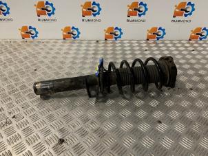 Używane Amortyzator wstrzasów prawy przód Volkswagen Passat Variant (365) 1.4 TSI 16V Cena € 40,00 Procedura marży oferowane przez Autodemontage Rijnmond BV