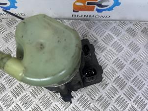 Begagnade Servostyrningspump Volvo XC60 I (DZ) 2.0 DRIVe 20V Pris på förfrågan erbjuds av Autodemontage Rijnmond BV