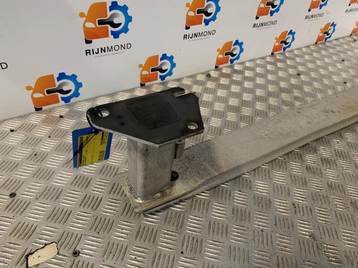 Bumperframe achter van een Opel Crossland (X) 1.2 Turbo 12V 2020