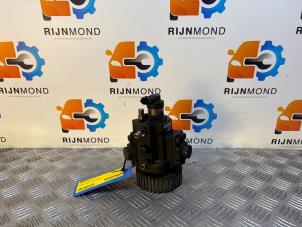 Używane Mechaniczna pompa paliwa Opel Astra J (PC6/PD6/PE6/PF6) 2.0 CDTI 16V 160 Ecotec Cena na żądanie oferowane przez Autodemontage Rijnmond BV