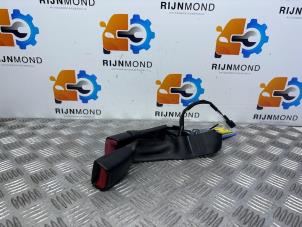 Używane Wtyk pasa bezpieczenstwa srodek tyl Lexus CT 200h 1.8 16V Cena € 40,00 Procedura marży oferowane przez Autodemontage Rijnmond BV