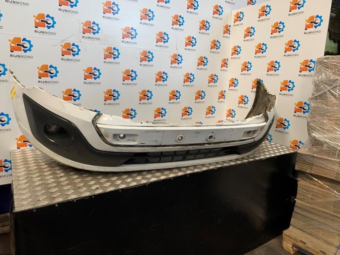 Främre stötfångare från en Ford Transit Custom 2.2 TDCi 16V 2014