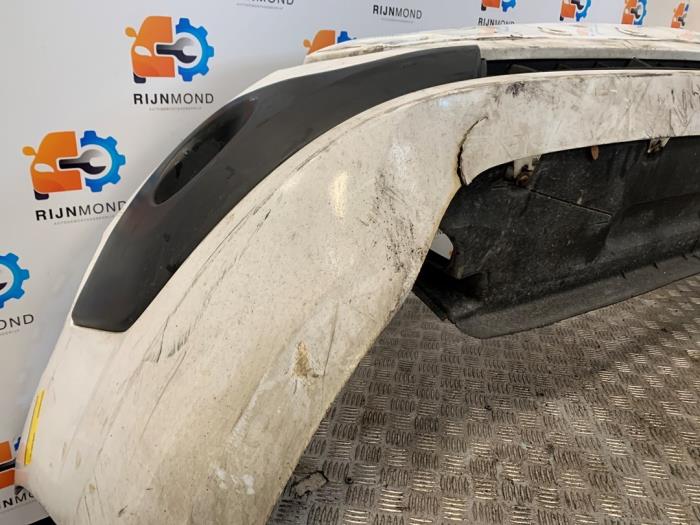 Främre stötfångare från en Ford Transit Custom 2.2 TDCi 16V 2014