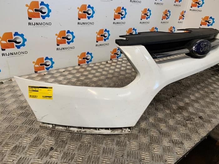 Främre stötfångare, mittenkomponent från en Ford Transit Custom 2.2 TDCi 16V 2014