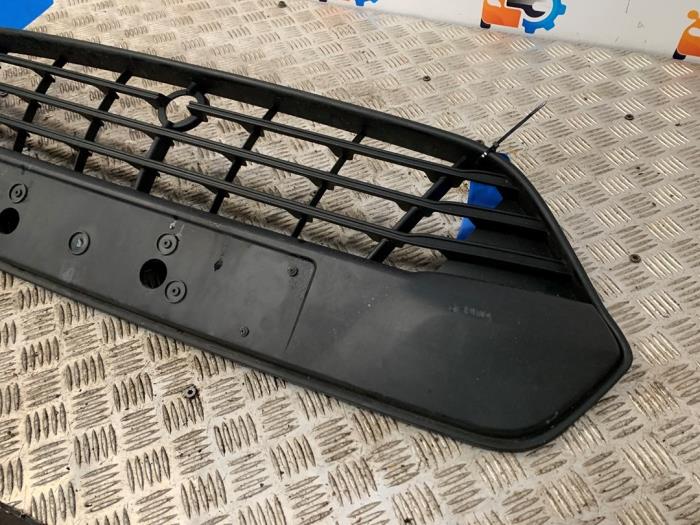 Grill från en Ford Transit Custom 2.2 TDCi 16V 2014