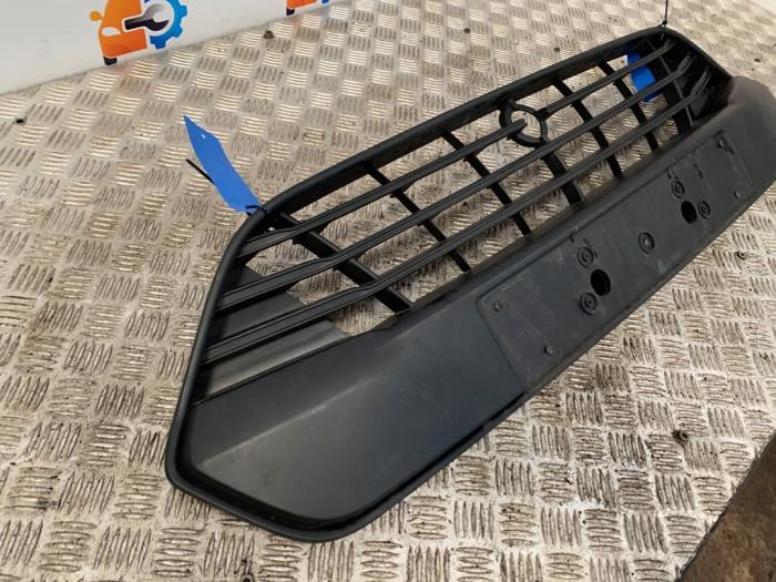 Grill från en Ford Transit Custom 2.2 TDCi 16V 2014