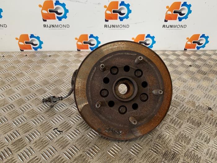 Spindel, vänster fram från en Ford Transit Custom 2.2 TDCi 16V 2014