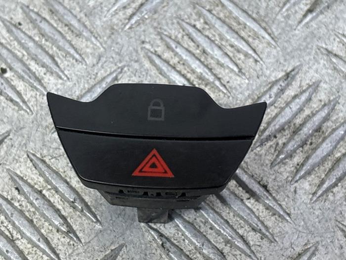 Nödbelysningsbrytare från en Ford Transit Custom 2.2 TDCi 16V 2014