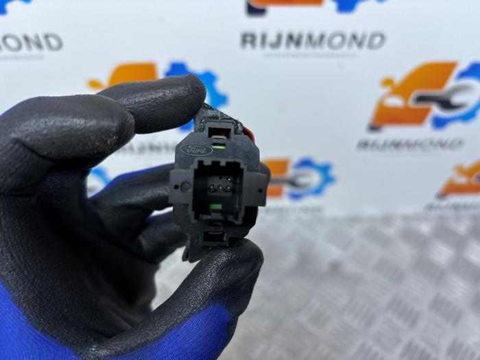 Nödbelysningsbrytare från en Ford Transit Custom 2.2 TDCi 16V 2014