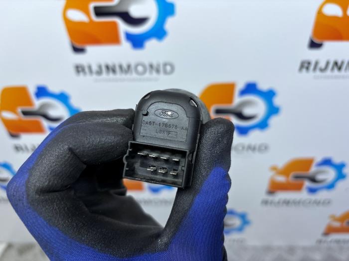 Spegelspak från en Ford Transit Custom 2.2 TDCi 16V 2014