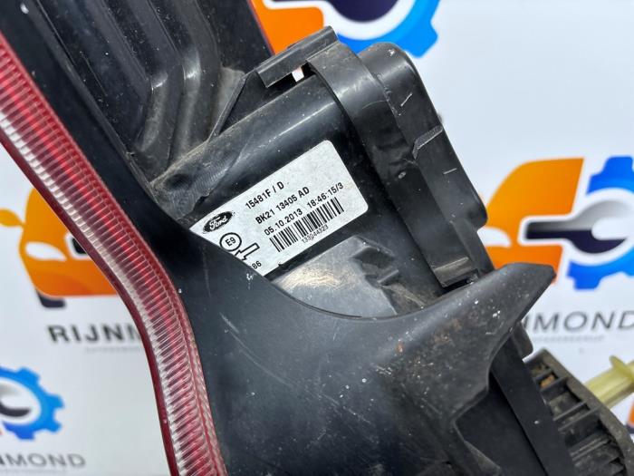 Baklykta, vänster från en Ford Transit Custom 2.2 TDCi 16V 2014