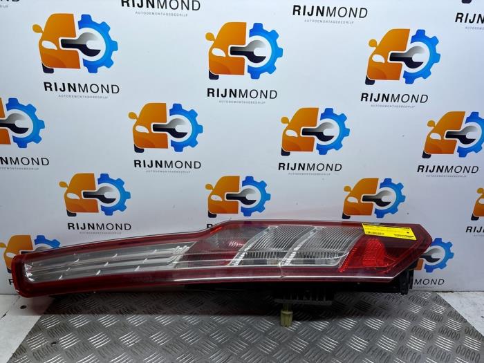 Baklykta, vänster från en Ford Transit Custom 2.2 TDCi 16V 2014