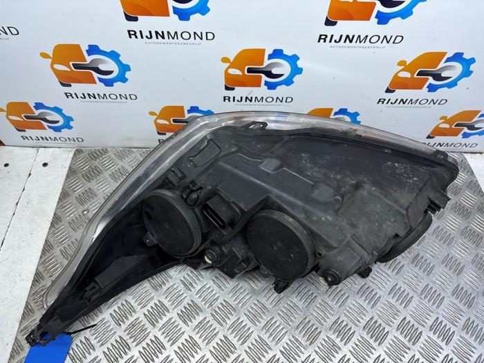 Strålkastare, höger från en Ford Transit Custom 2.2 TDCi 16V 2014